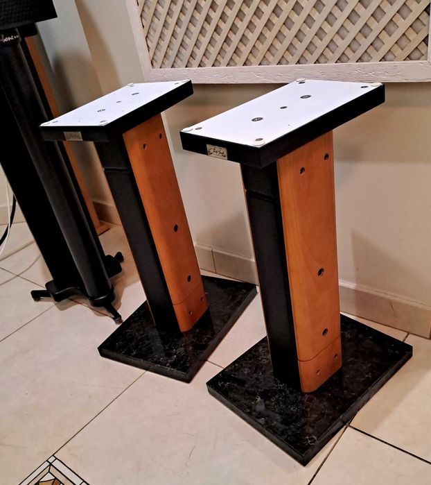 Hi-End стенди до поличних АС