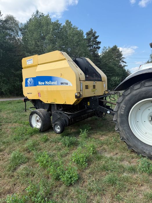 Prasa new holland BR750A
