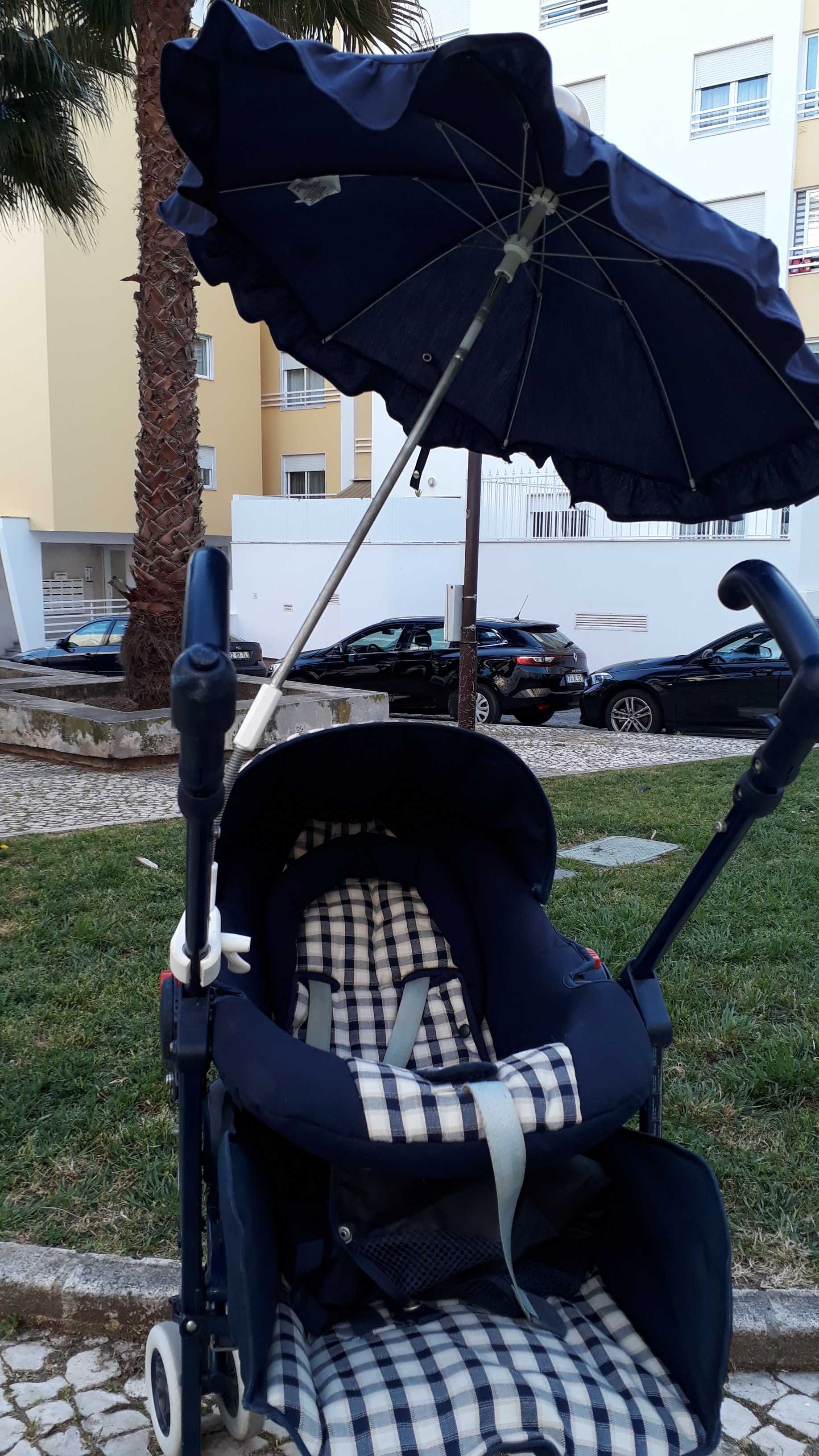 conjunto trio de carrinho bebé da Chicco, cadeira, berço e ovo.