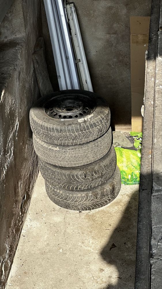 Felgi stalowe 14 z oponami zimowymi 4x100