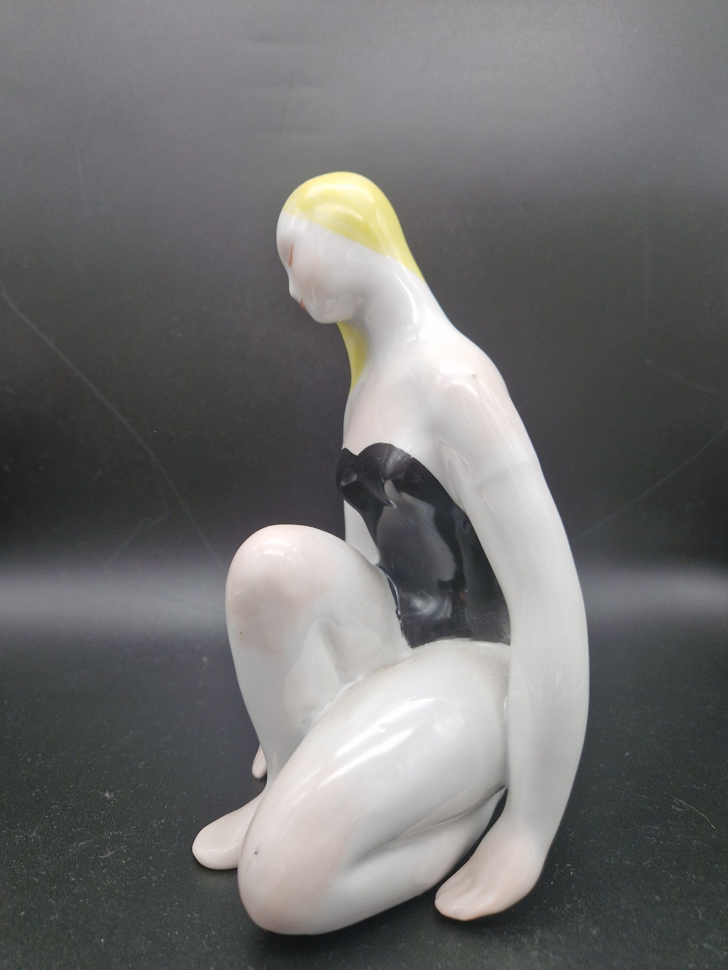 Рідкісна статуетка О.Жникруп "Біля води"