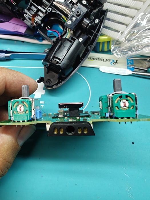 Naprawa padów PlayStation 4 i 5 Xbox one series x/s