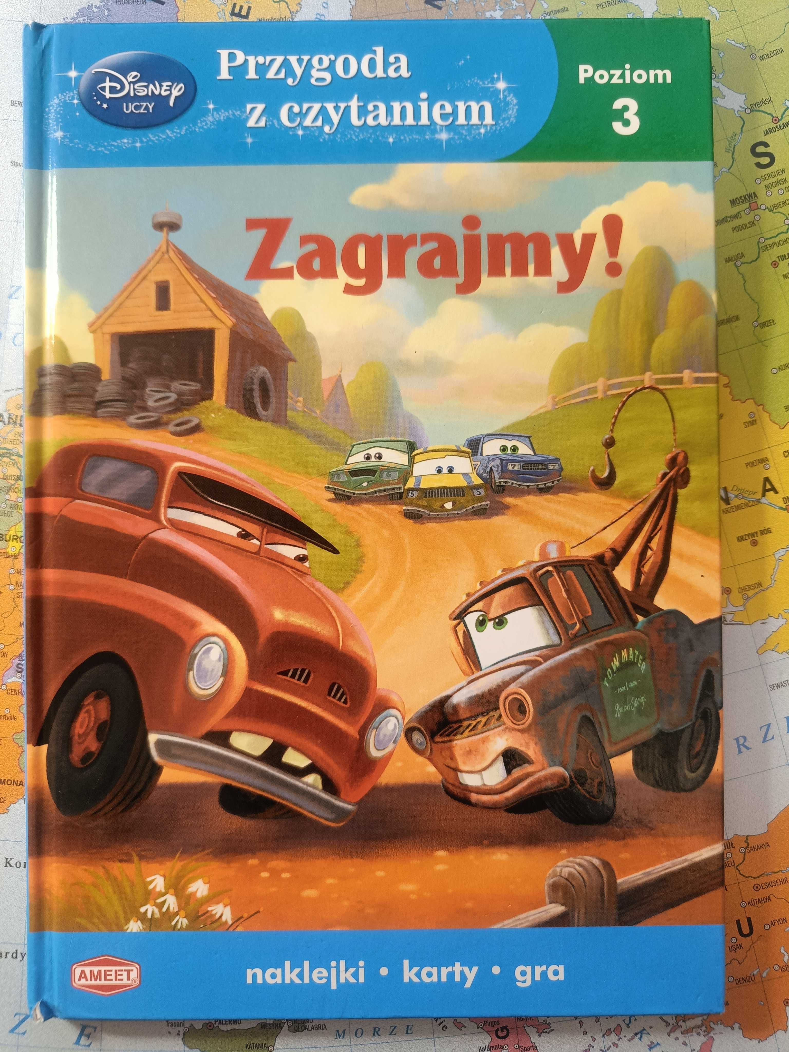 Książeczka z serii Disney uczy z bohaterami bajki Auta "Zagrajmy"