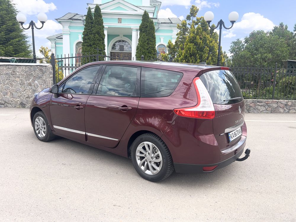 Продам Renault Grand Scenic 2012