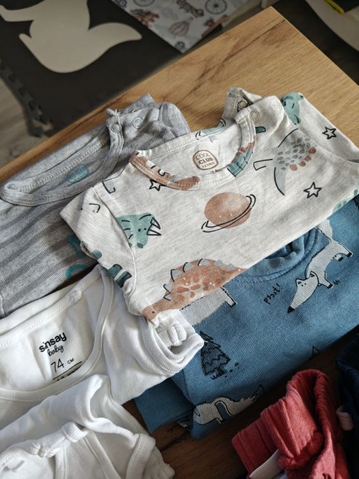 Zestaw ładnych ubranek dla chłopca, rozmiar 74