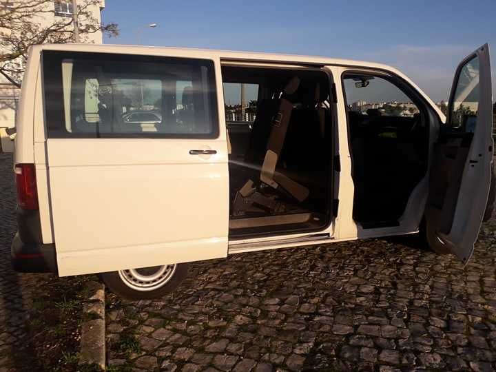 Volkswagen Transporter 9 Lugares - Baixa Quilometragem