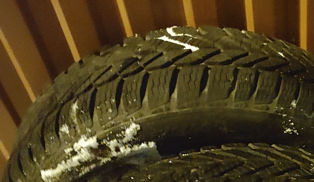 Opony zimowe Dębica kpl felgi i kołpaki oryginalne Toyota Auris 2