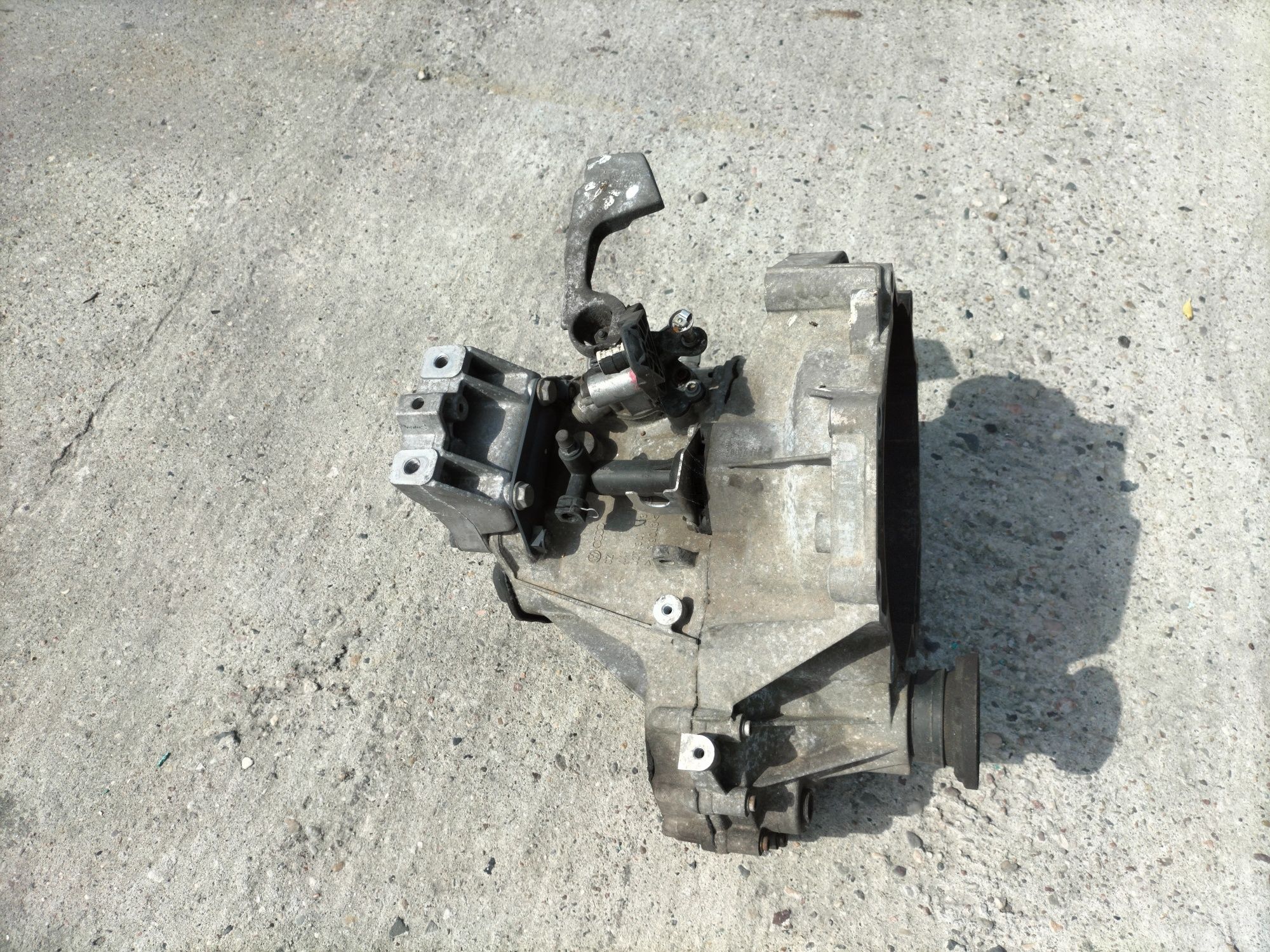 Skrzynia biegów VW golf V 1.4mpi
