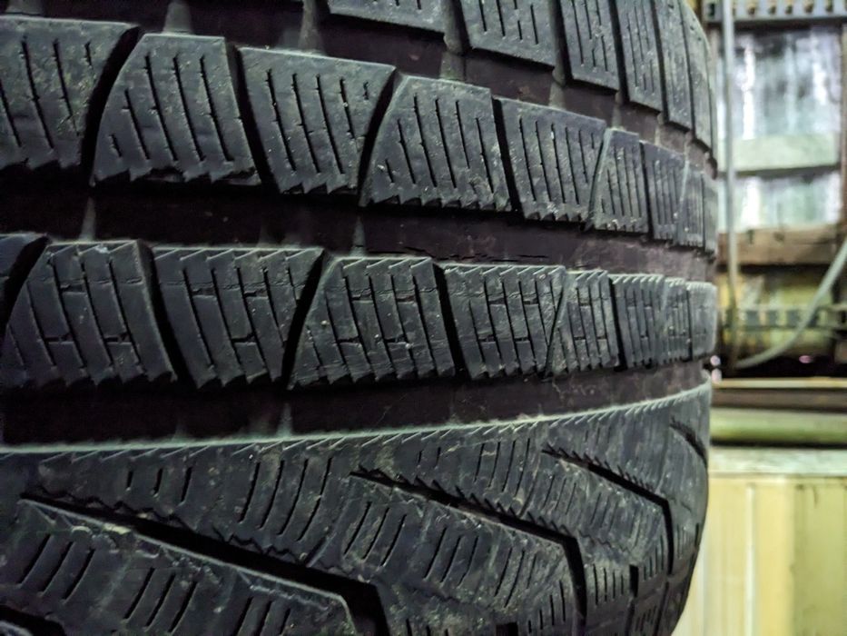 295/30R19 Pirelli