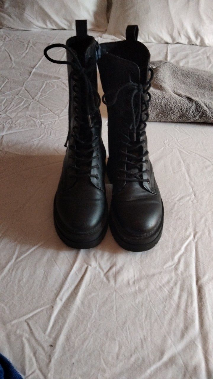 Botas como novas usadas duas vezes tamanhos 36/37/38