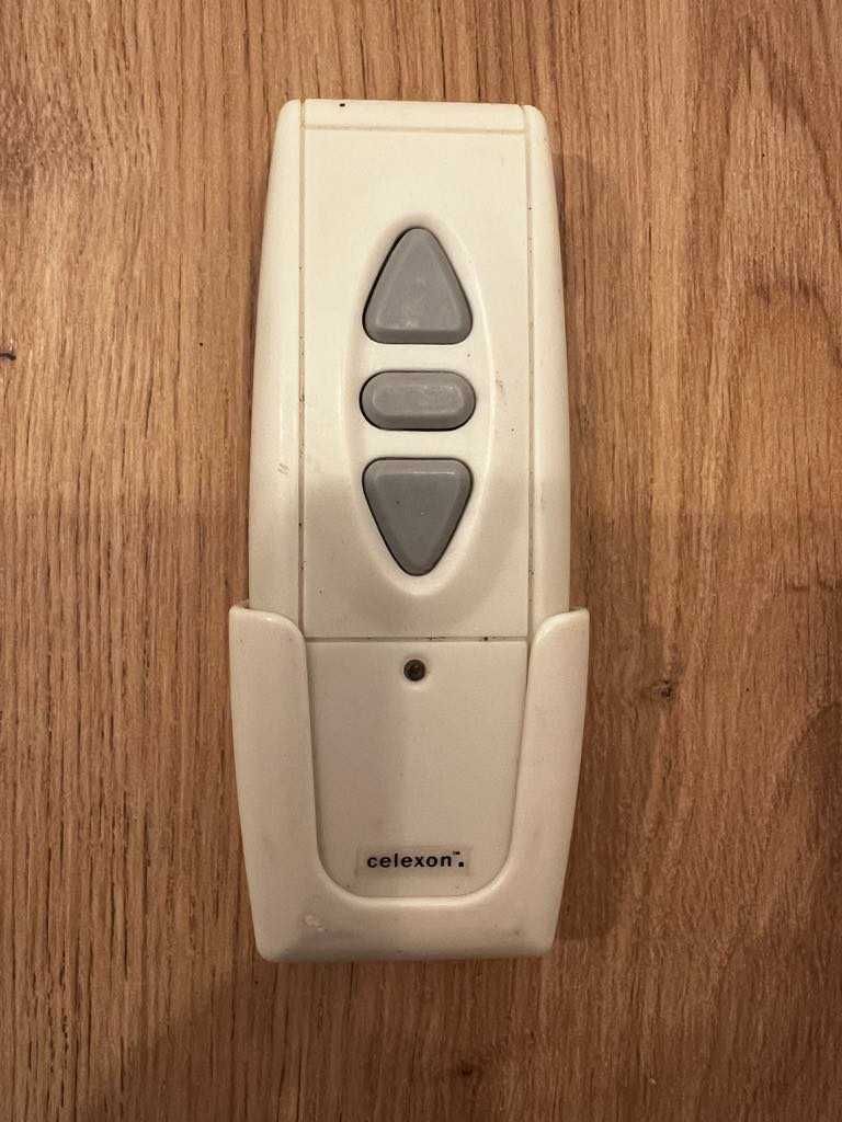 Projektor Epson EH-TW5300 + ekran elektryczny Celexon + uchwyt, piloty