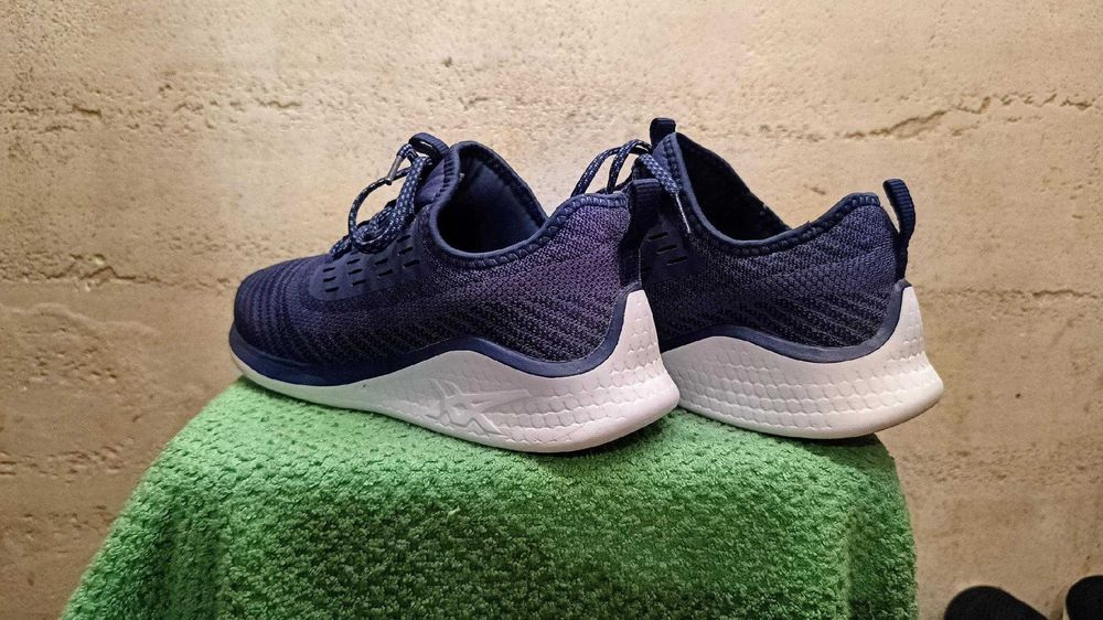 Damskie buty do biegania ASICS FUZETORA TWIST r.39,5 stan idealny