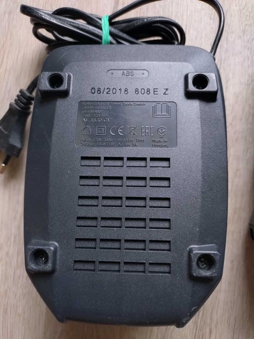 Ładowarka Bosch AL 1830 plus 3x akumulatory 2.5Ah