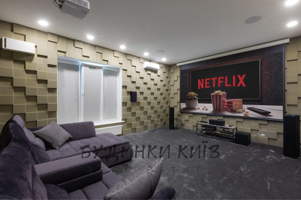 Продаж будинку з дизайнерським ремонтом в м. Київ  ( Чайка )