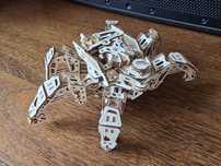 Hexapod Odkrywca UGEARS pająk drewniany model 70158