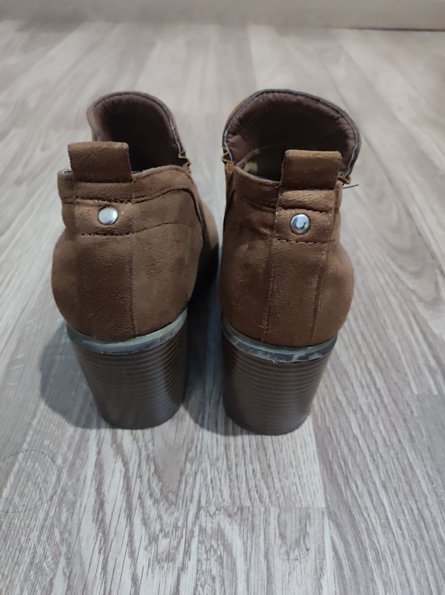 Botas castanhas 36