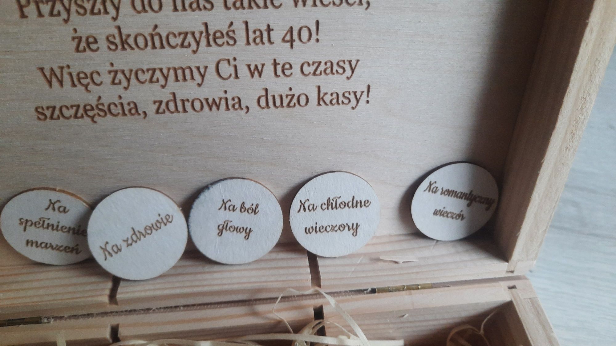 Pudełko drewniane z grawerem na 40-urodziny KAMIL + 8 motywow NOWE