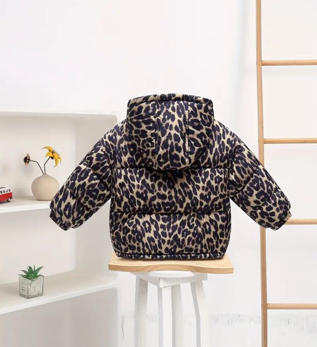 НОВА Зимова куртка на дівчинку 4-5 років , пуховик