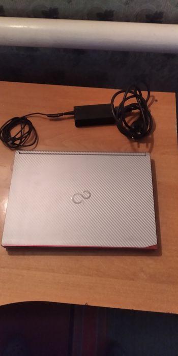 Продам ноутбук Fujitsu 13.3 i5-4ser,ssd128+320gb.16ozu .