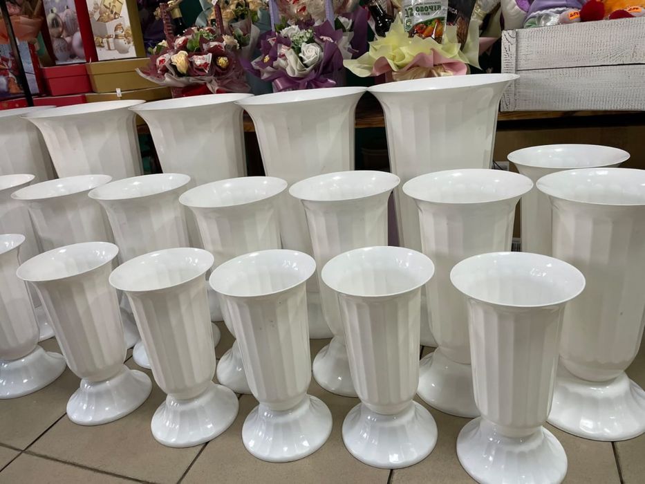 Ваза під квіти пластикова для магазинів 29/38/50