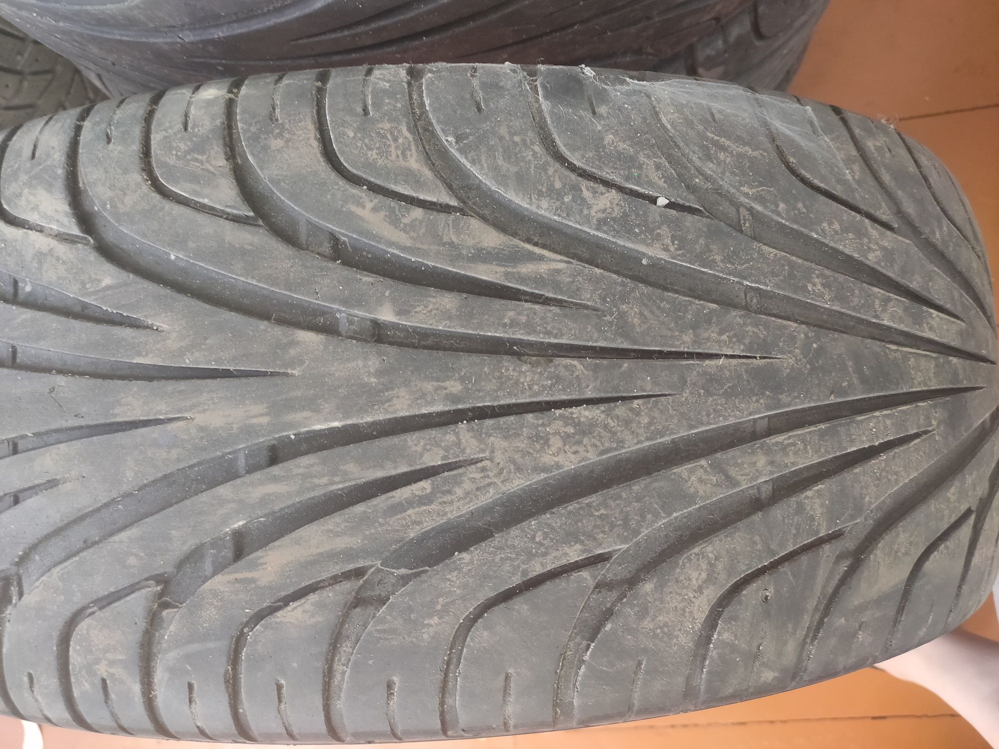 Резина літня 245/45 R18