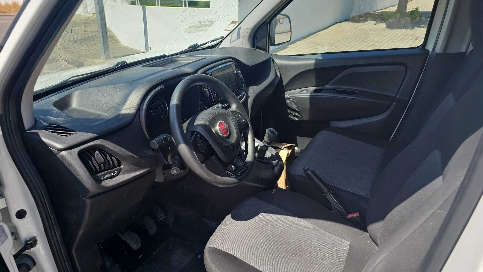 Fiat Doblo 2022 - 3 Lugares 1.6 Multijet 105cv