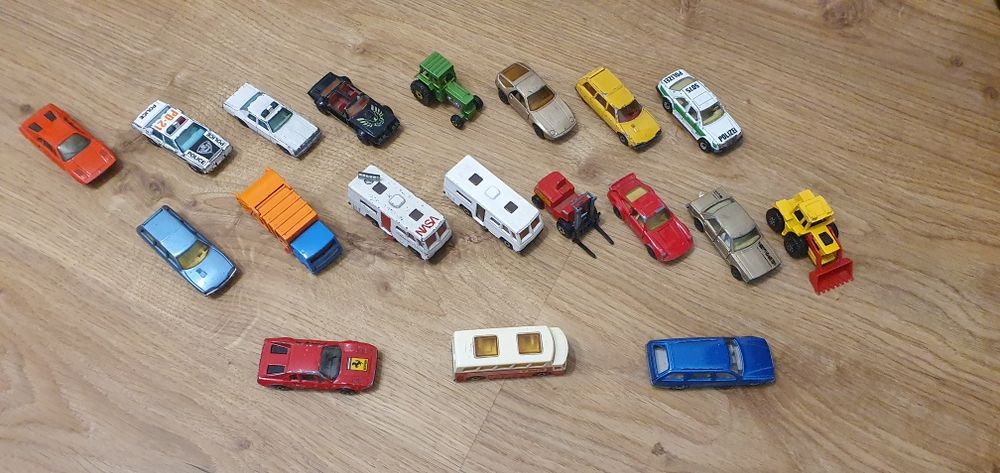 Autka resorówki MATCHBOX metalowe