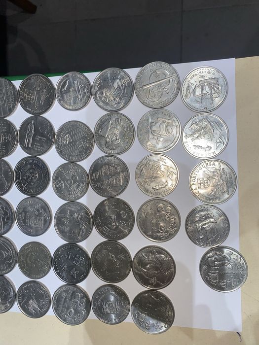 Moedas de 200 e 100 escudos