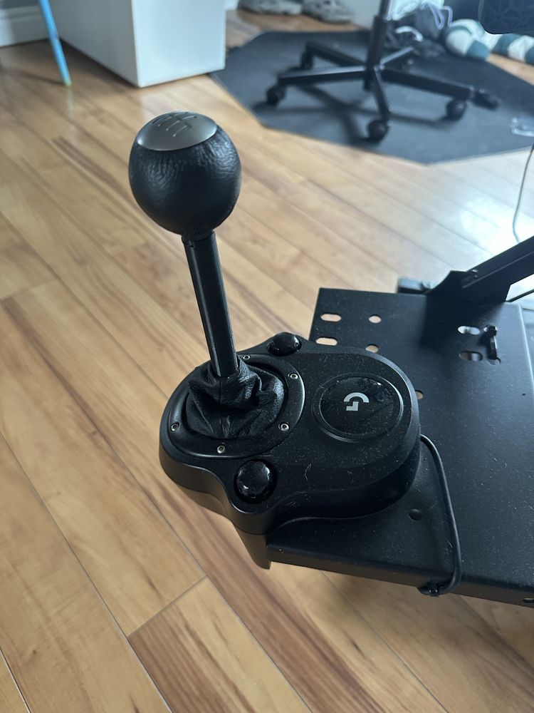 ZESTAW PlayStation 4 Pro 1TB + VR + Logitech G29 + 13 GIER + Akcesoria