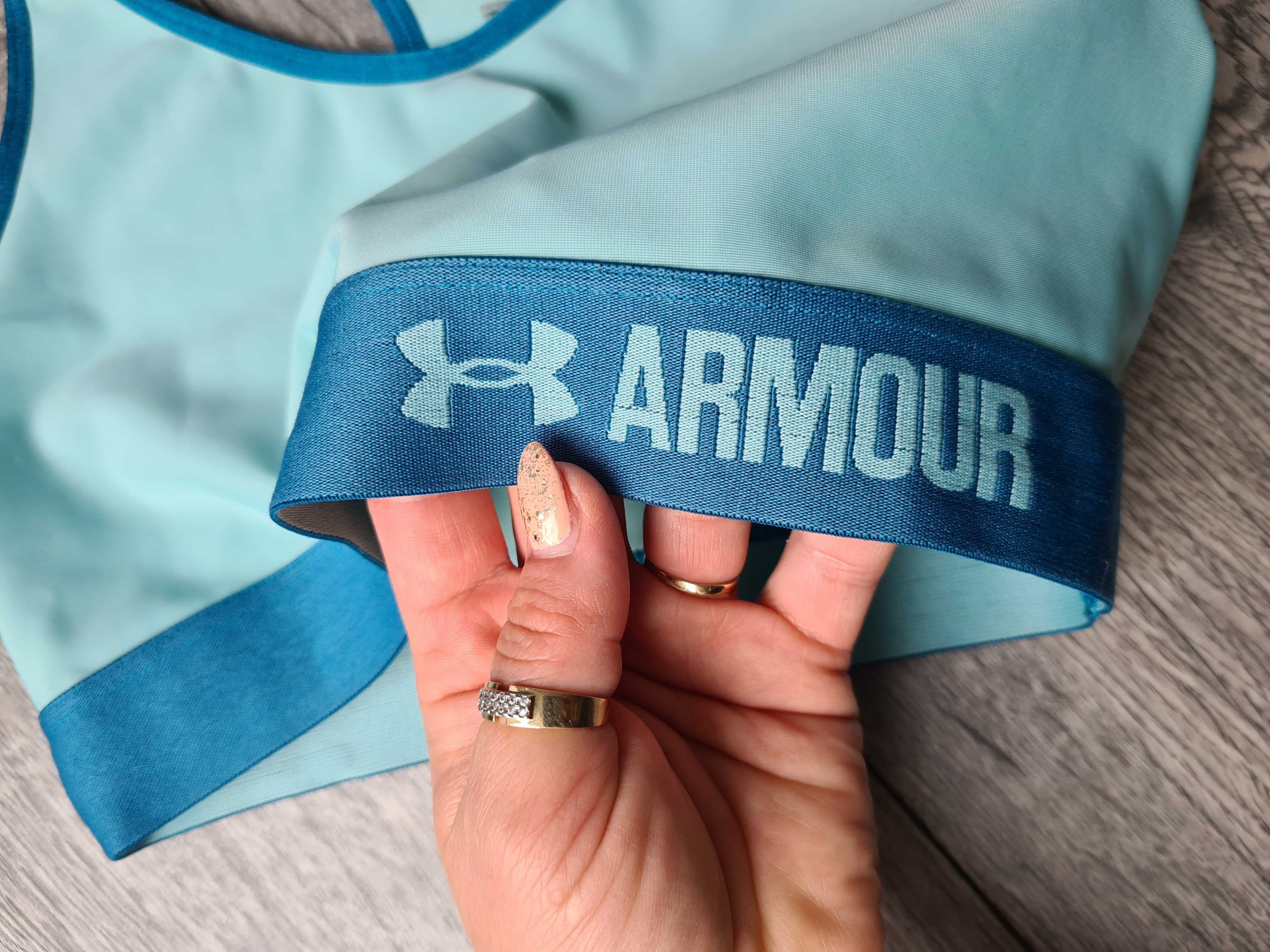 Under Armour S stanik sportowy  / biustonosz do ćwiczeń na fitness