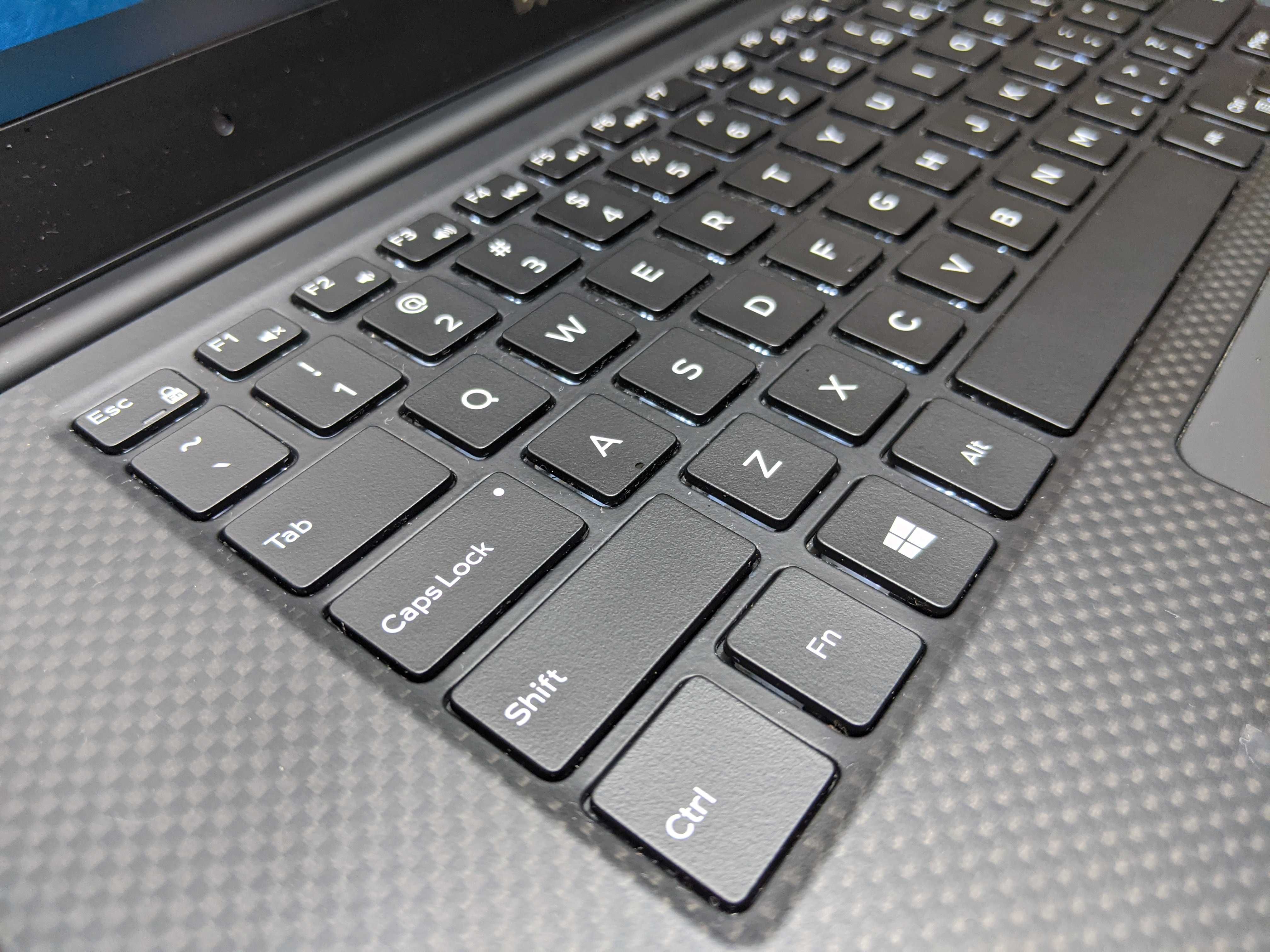Dell Precision 5520 i5-7440HQ 16gb/256gb
