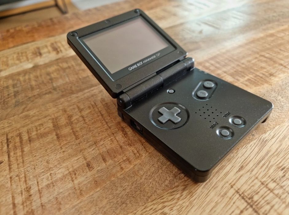 Nintendo Game Boy Advance SP