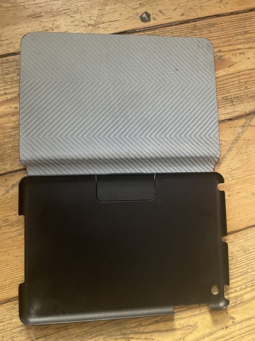 Etui na tableta sprzedam
