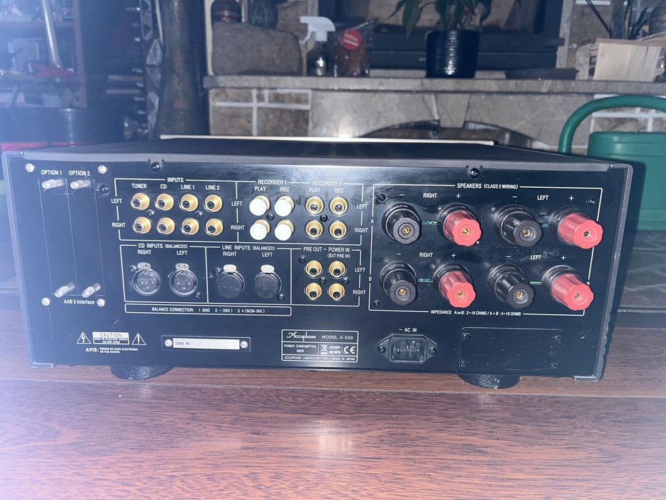 Wzmacniacz Accuphase E550