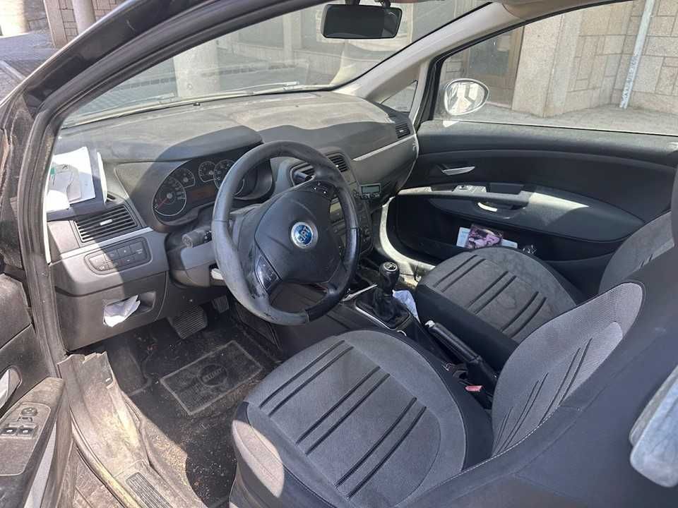 FIAT grand punto GASÓLEO 90 CVS Caixa automática.