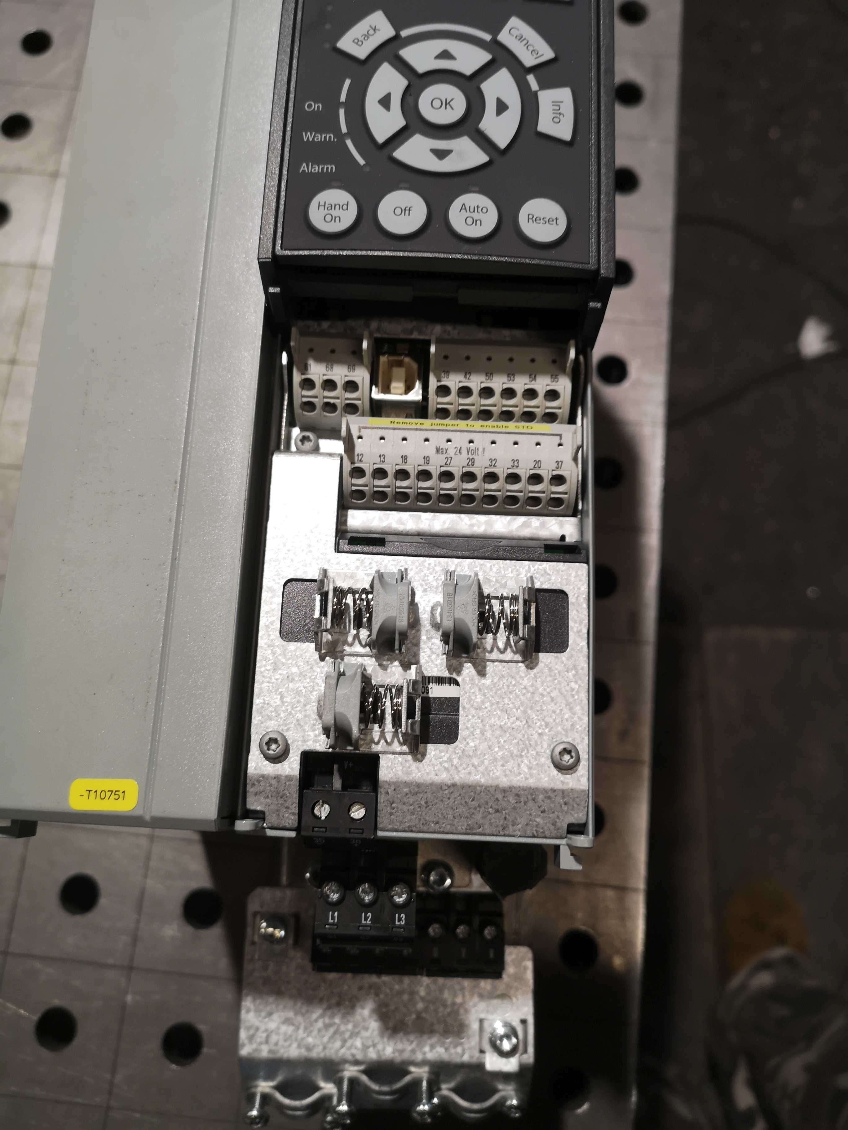 Falownik Danfoss 7.5 kW/5.5 kW FC-302P7K5T7E30H5BGC