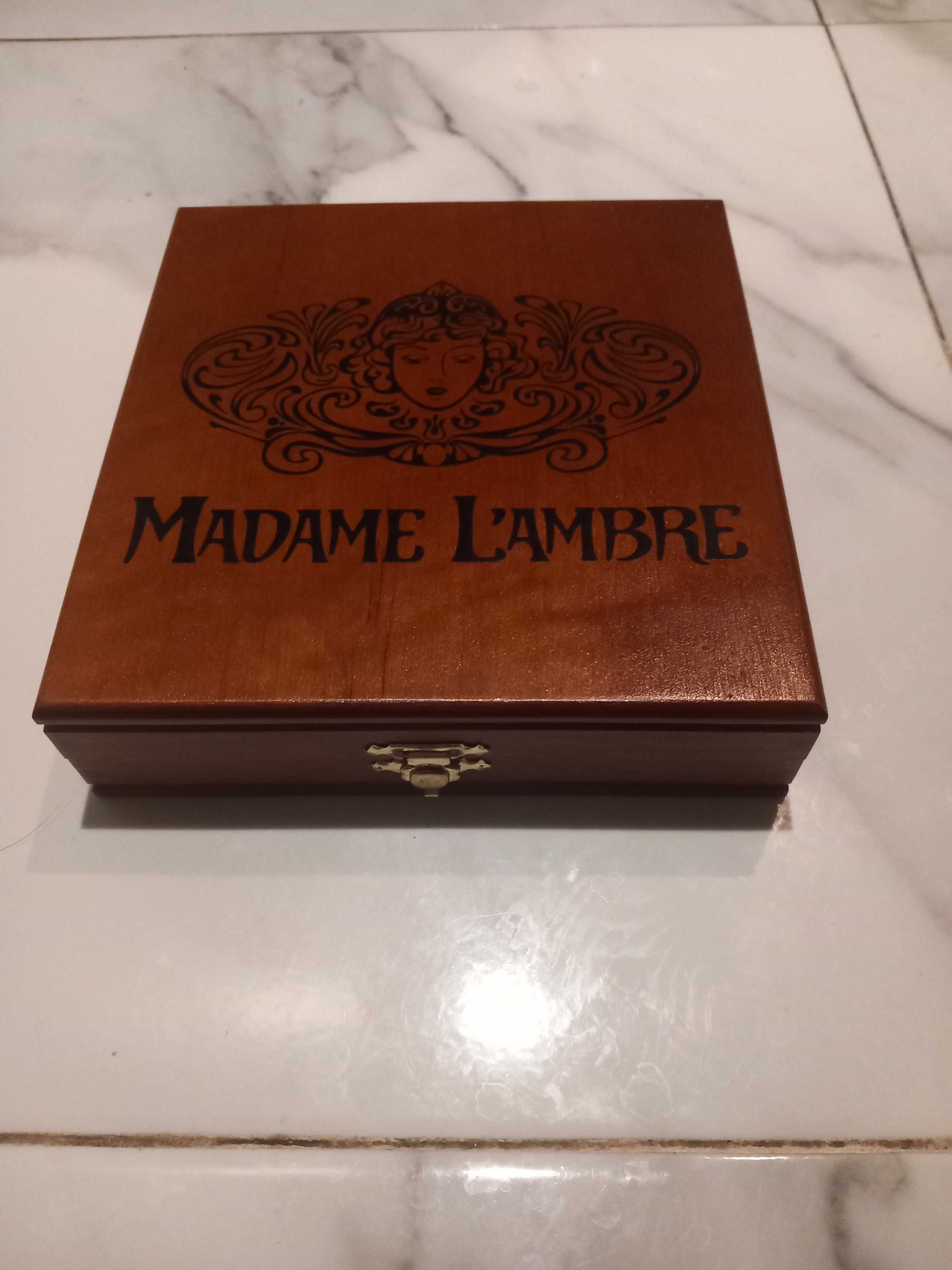 Nowy drewniany pojemnik Madame Lambre