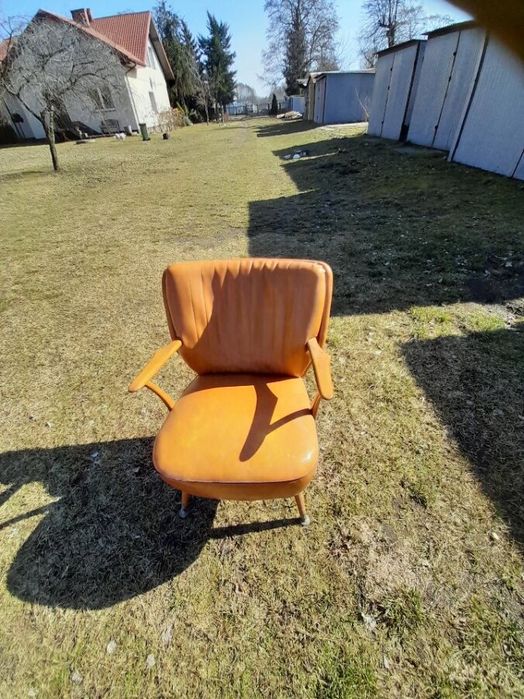 Zabytkowy skórzany fotel