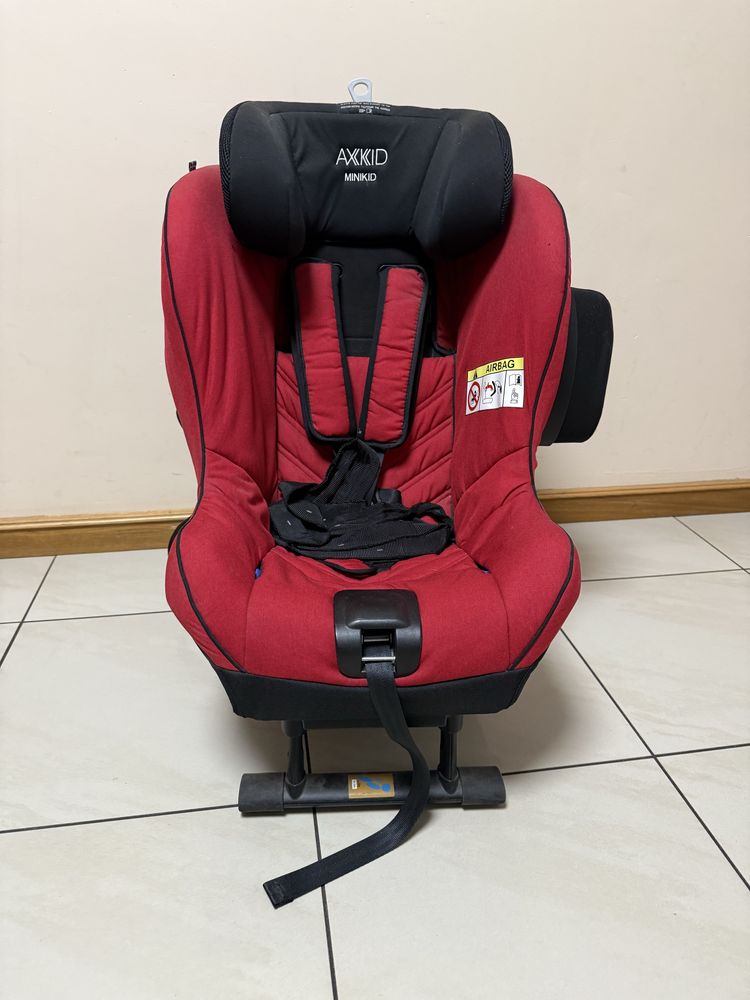 Axkid Minikid fotelik 9-25kg RWF tyłem do kierunku jazdy