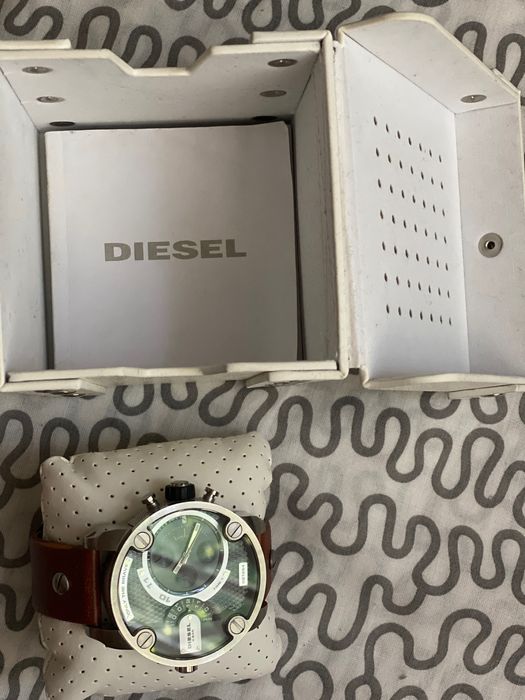 Diesel DZ7264 quase novo
