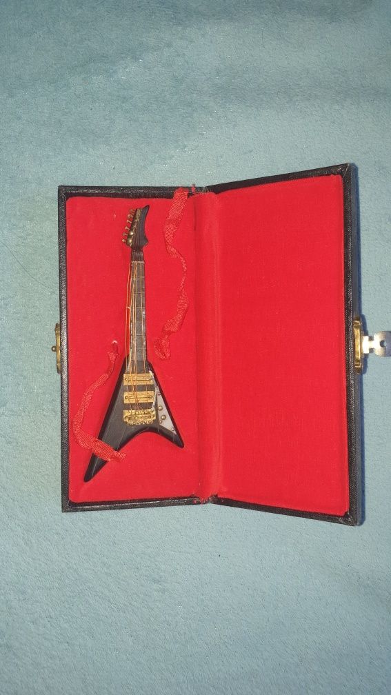 Guitarra em Miniatura