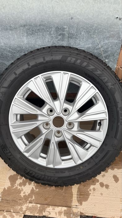 Автошини зимні BRIDGESTONE   215/60 R17
