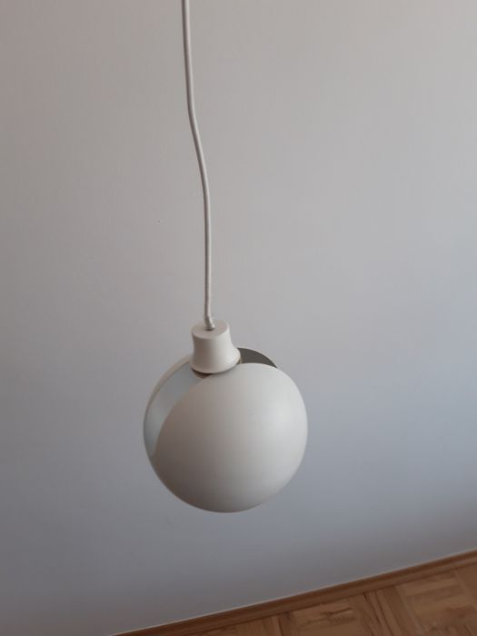 Halogeny led i wiszaca lampa