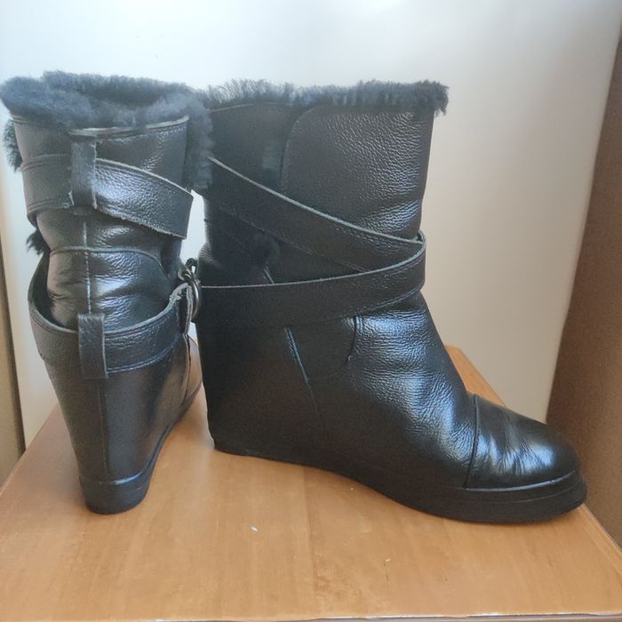 Угги на танкетке кожа ботинки сапожки
