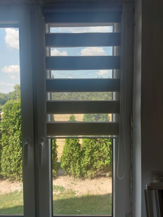 Sprzedam rolety szare i beżowe