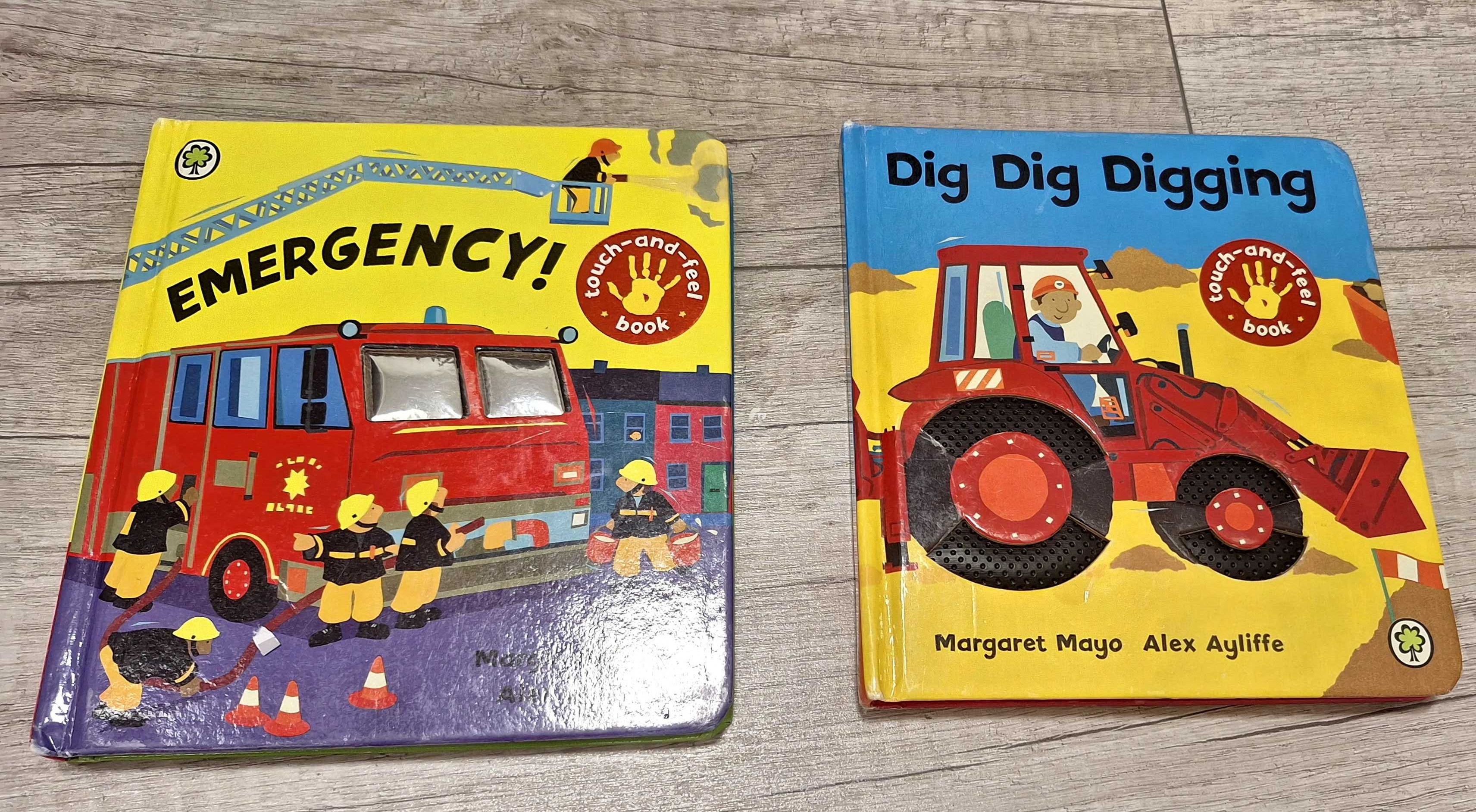 Książeczki dotykowe w języku angielskim . Touch and feel books.