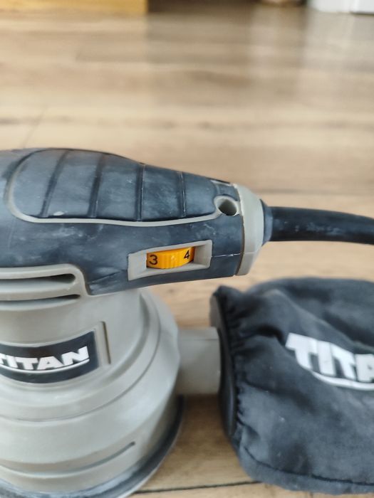 Szlifierka oscylacyjna Titan 300wat z regulacją obrotów, rok 2024