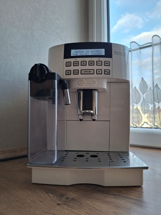 Ekspres ciśnieniowy do kawy DeLonghi Magnifica S 1450W
