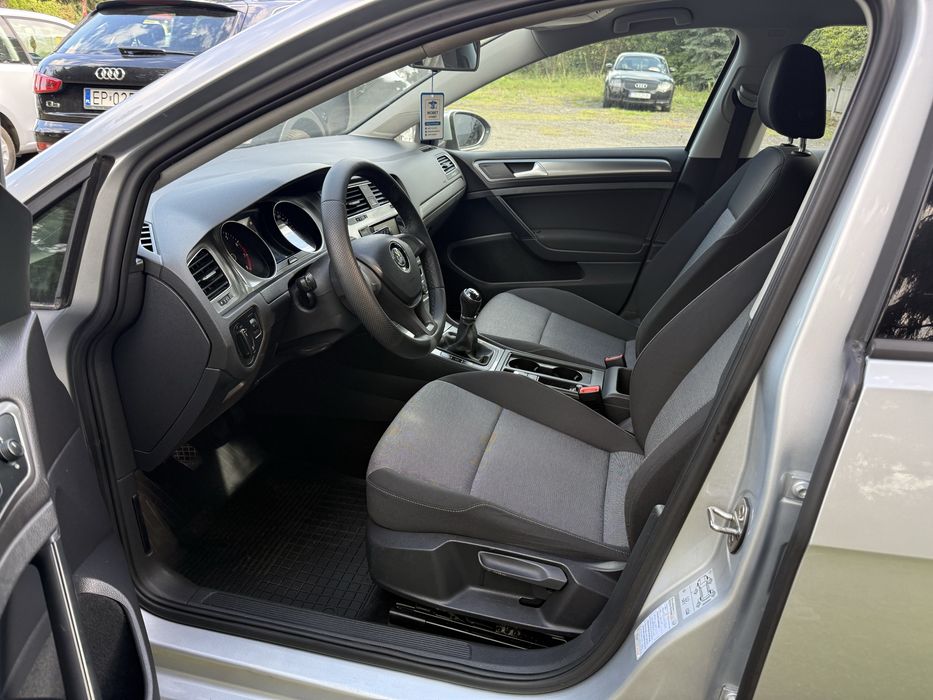 Volkswagen Golf 7, benzyna, dwa komplety kół, ważne opłaty
