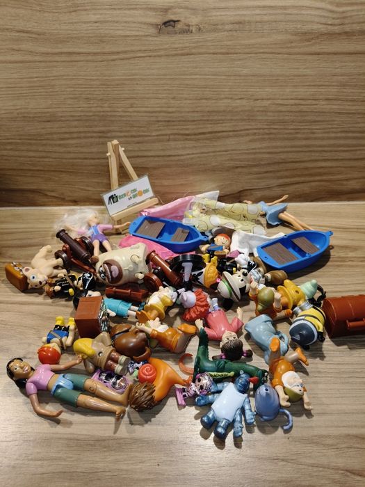 Zestaw figurek lalek